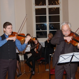 Andrej Gubenšek, dr. med. in prof. Avsenek sta nastopila skupaj pri izvajanju priredbe Chopinovega Nocturna.