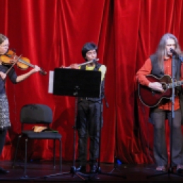 ... kateri je sledila glasbena točka v izvedbi Danijela in Ana Černeta ter violinistke Barje Drnovšek.